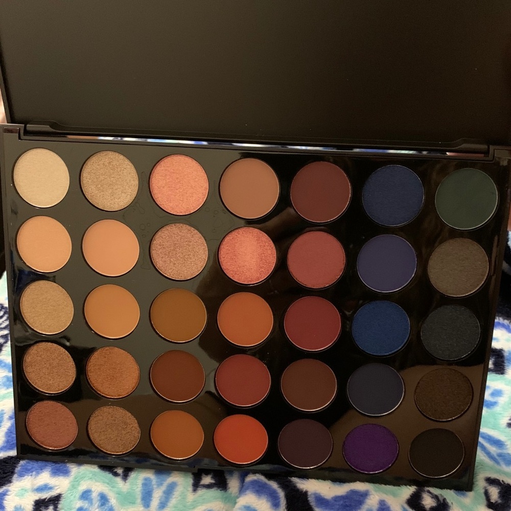 35V Stunning Vibes Artistry Palette